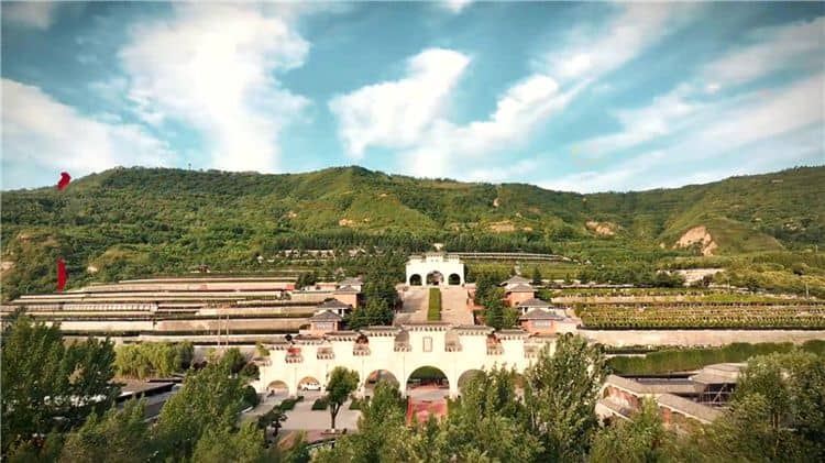 西安鳳棲山公墓霸陵墓園新區(qū)哪個(gè)好？?jī)?yōu)缺點(diǎn)分析